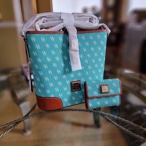 Dooney & Bourke NWT Gretta Crossbody Bucket Bag